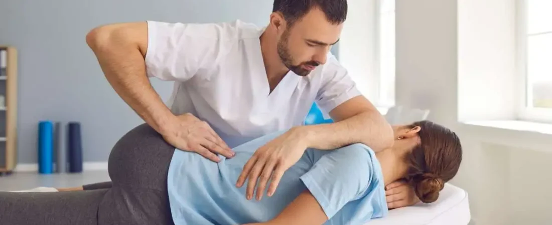 Quiropraxia trata escoliose? O que sabemos em 2025